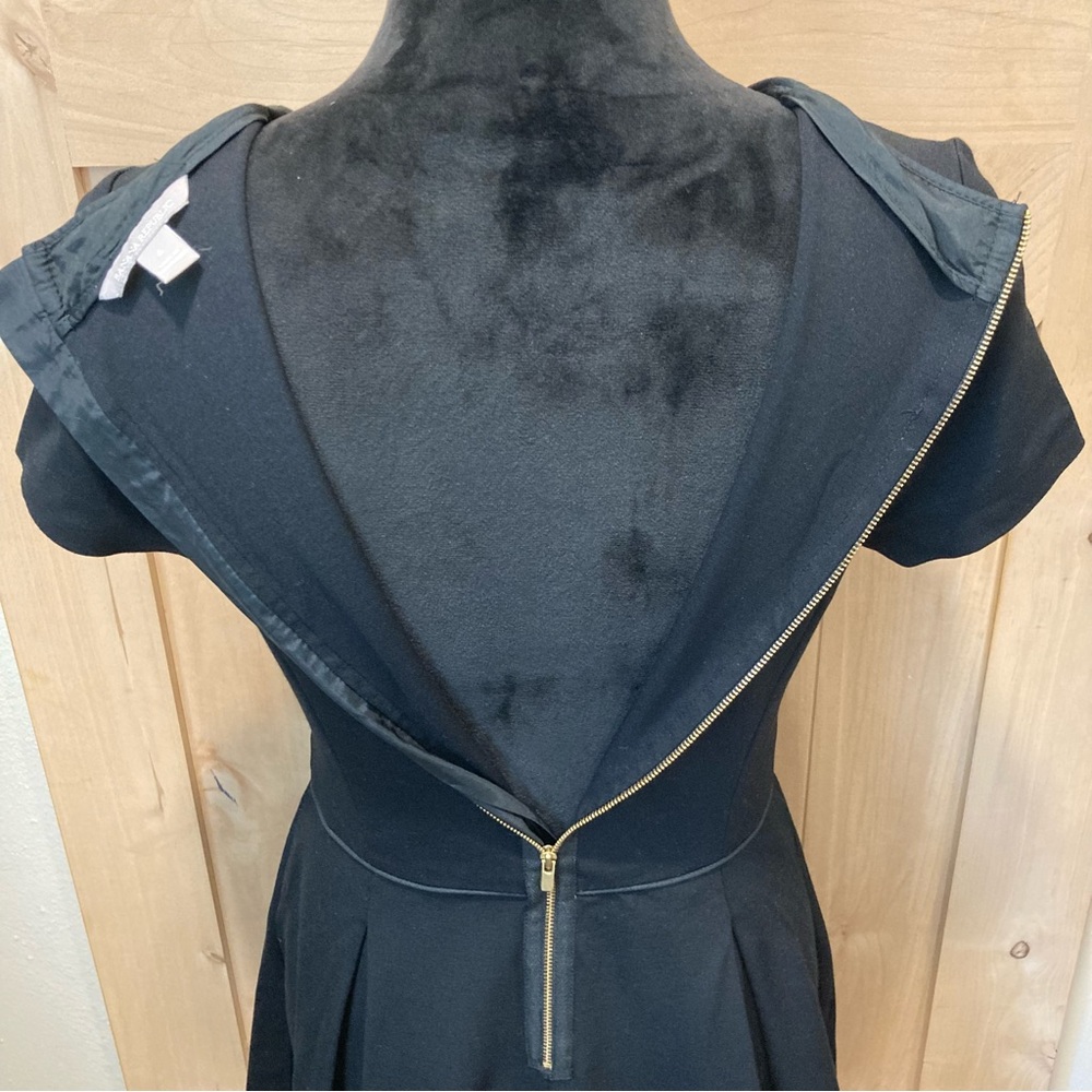 Banana Republic Black Dress with Short Sleeves and V-Neck Stretchy Size 6 - Picture 13 of 16
